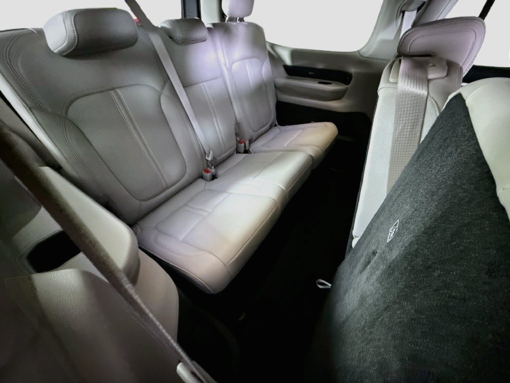 Used 2022 Jeep Wagoneer Series II w/ Premium Group I AWD/4WD image 32