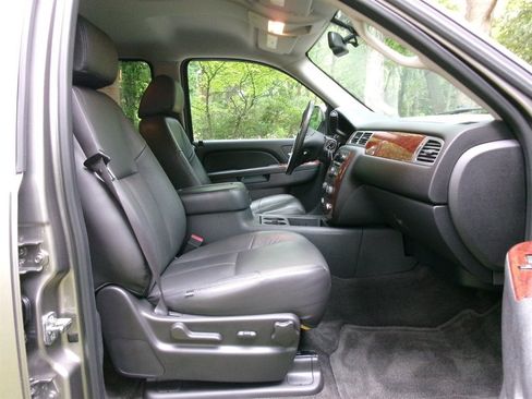 Used 2012 Chevrolet Avalanche LS w/ All-Star Edition AWD/4WD image 16