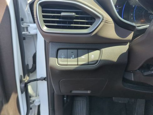 Used 2020 Hyundai Santa Fe SEL FWD image 20