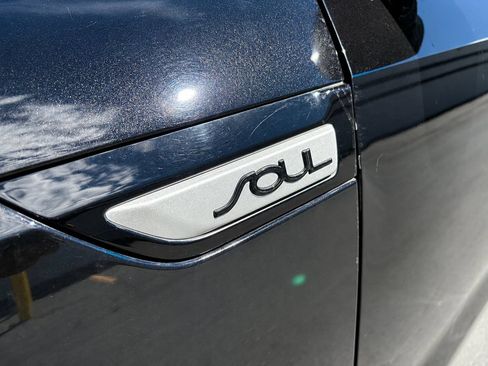 Used 2016 Kia Soul + FWD image 2