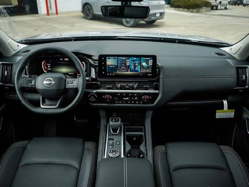 New 2026 Nissan Pathfinder SL w/ SL Premium Package AWD/4WD image 14