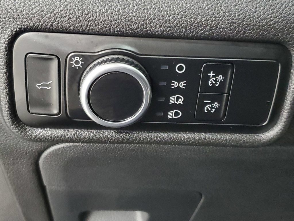 Used 2023 Ford Explorer XLT AWD/4WD image 29