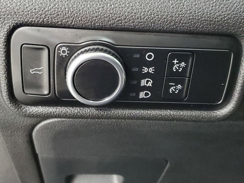 Used 2023 Ford Explorer XLT image 29