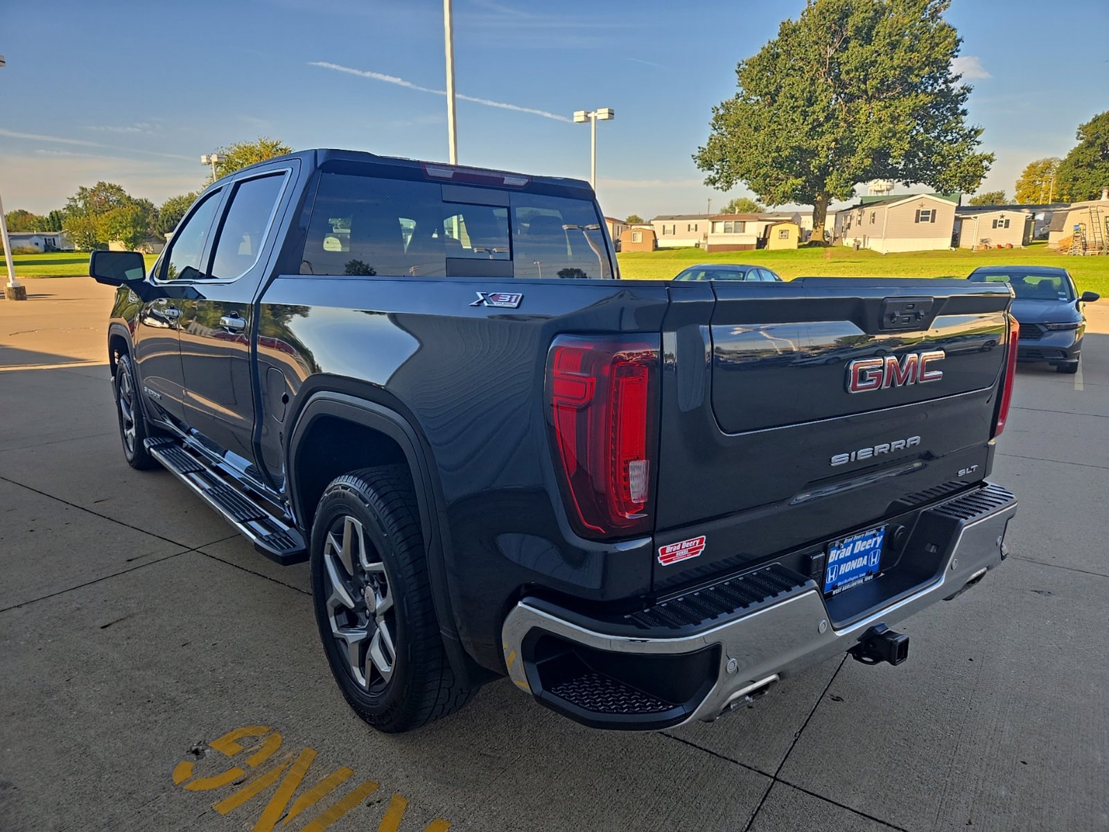 Used 2023 GMC Sierra 1500 SLT w/ SLT Premium Plus Package AWD/4WD image 9