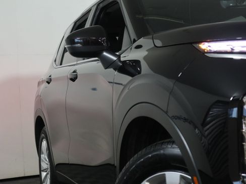 Used 2025 Mitsubishi Outlander ES image 3