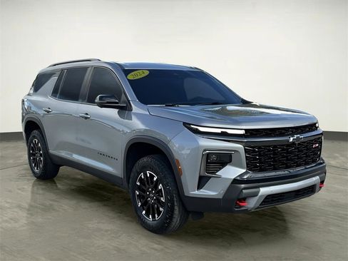 Used 2024 Chevrolet Traverse Z71 w/ Enhanced Driving Package image 12