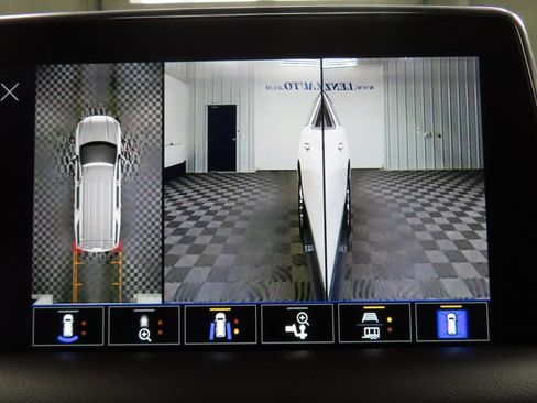 Used 2024 GMC Yukon XL SLT image 19