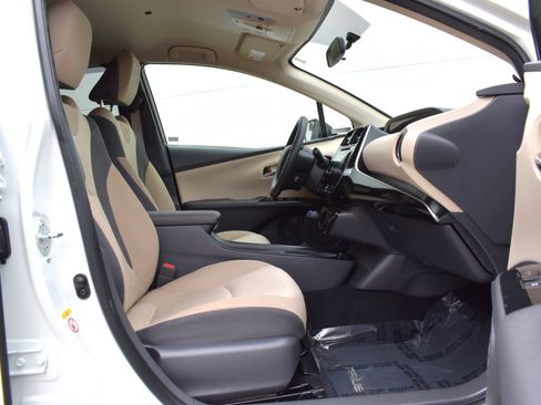 Used 2016 Toyota Prius Two FWD image 27