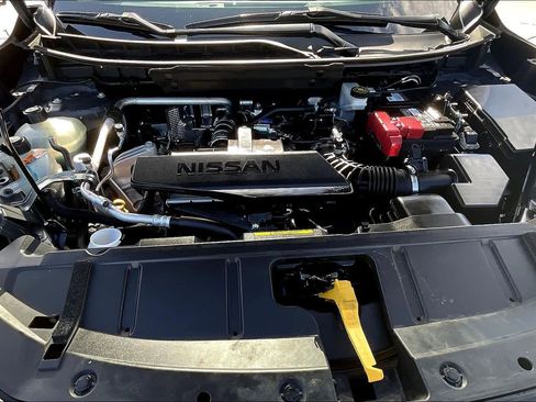 Used 2024 Nissan Rogue S image 32