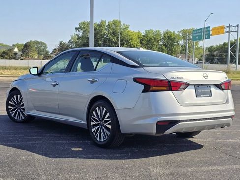 Used 2024 Nissan Altima 2.5 SV FWD image 11