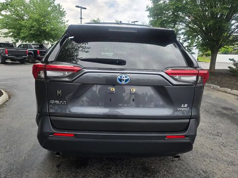 Used 2022 Toyota RAV4 LE AWD/4WD image 6