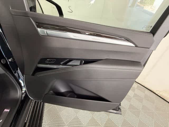 New 2026 Cadillac Escalade Luxury w/ Touring Package AWD/4WD image 39