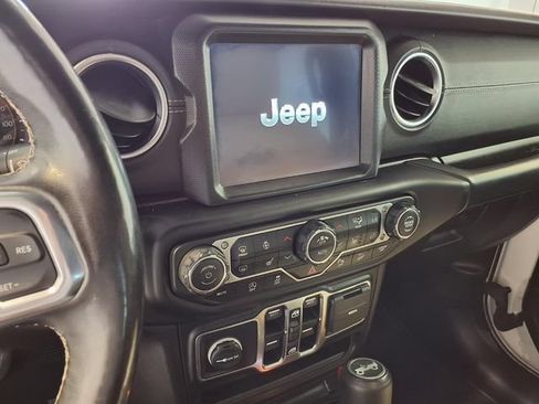Used 2019 Jeep Wrangler Unlimited Sahara AWD/4WD image 14