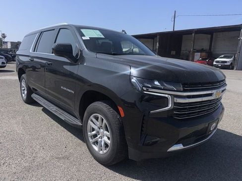 Used 2024 Chevrolet Suburban LT image 3