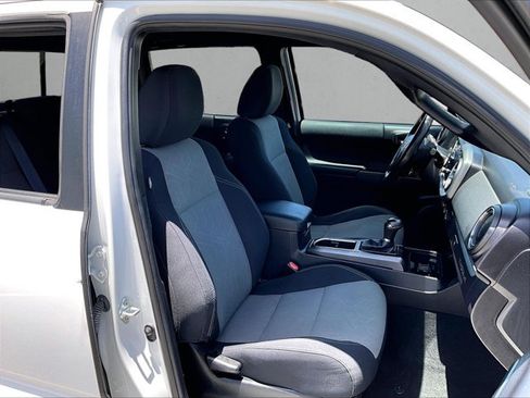 Used 2021 Toyota Tacoma TRD Off-Road w/ Technology Package AWD/4WD image 9