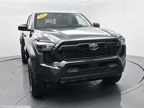 Used 2025 Toyota Tacoma TRD Off-Road w/ TRD Off Road Upgrade Package image 2