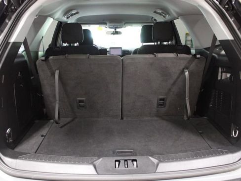 Used 2023 Ford Explorer XLT image 59