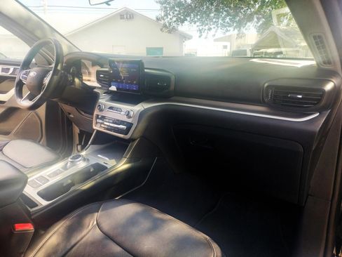 Used 2020 Ford Explorer XLT image 13