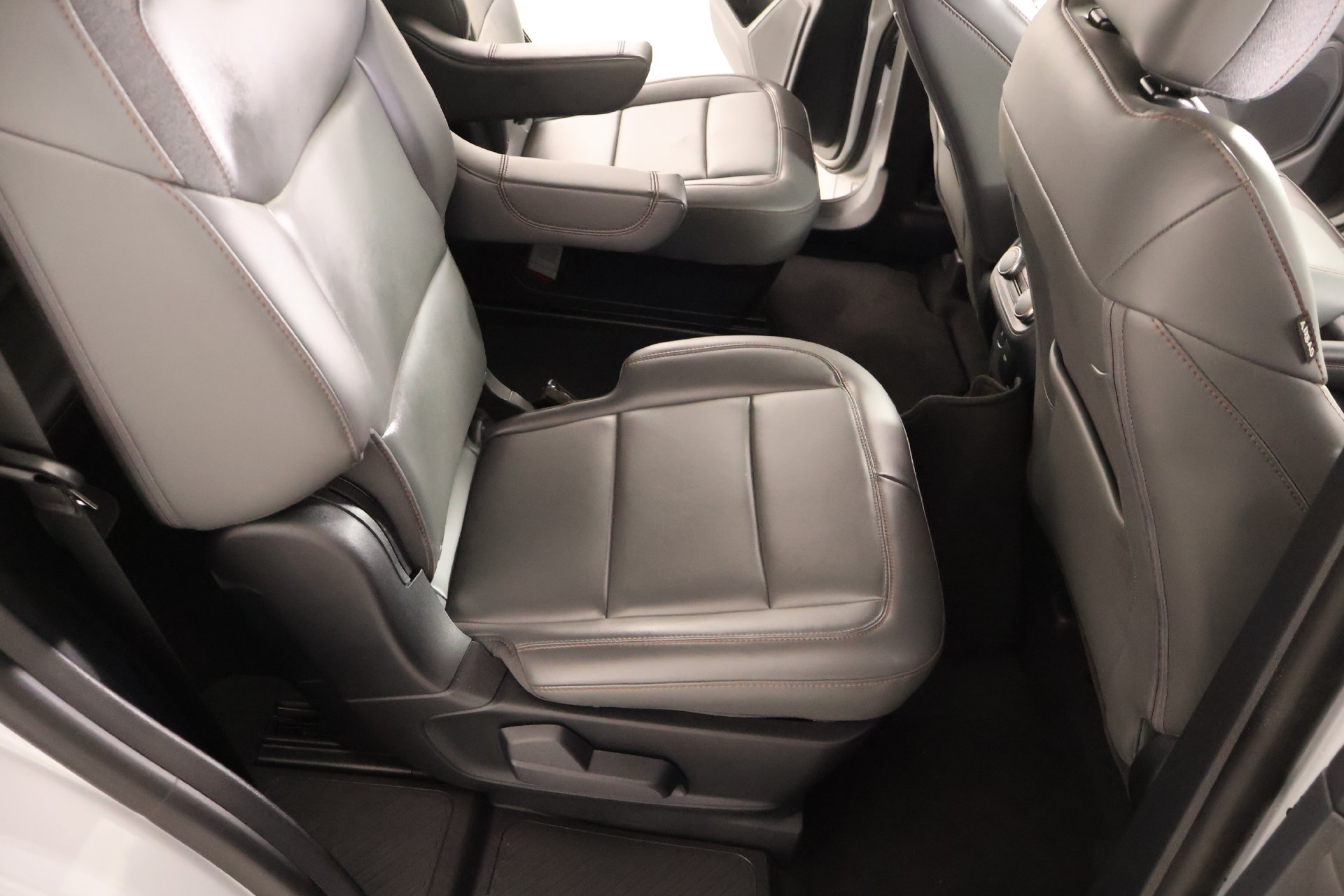 Used 2025 Ford Explorer Active w/ Active Comfort Package AWD/4WD image 15
