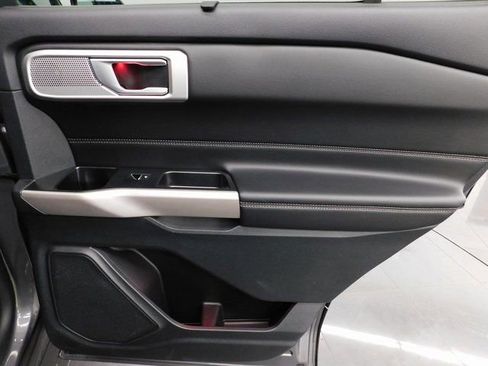 Used 2023 Ford Explorer Limited image 32
