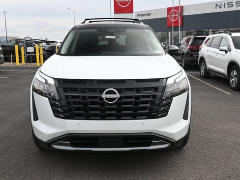 New 2026 Nissan Pathfinder Platinum image 3