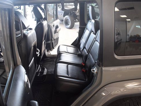 Used 2018 Jeep Wrangler Unlimited Sahara AWD/4WD image 34