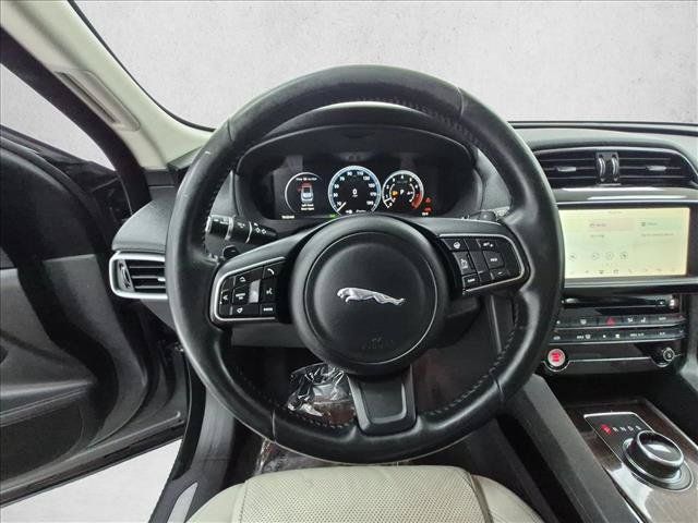 Used 2017 Jaguar F-PACE Prestige AWD/4WD image 29