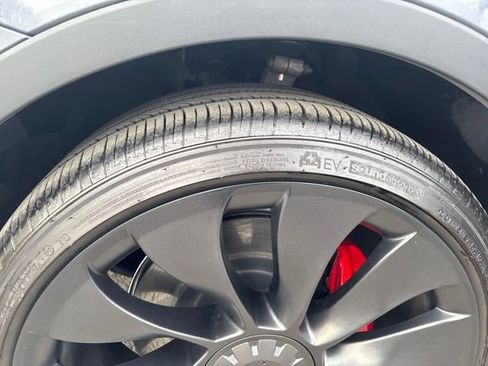 Used 2022 Tesla Model Y Performance image 30