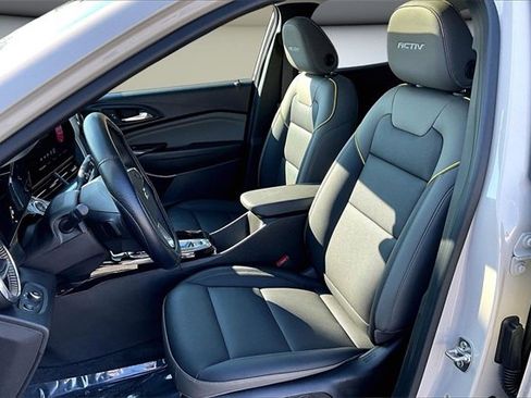 Used 2026 Chevrolet Trax ACTIV w/ Sunroof Package image 21