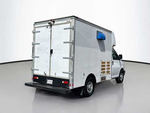 Used 2017 Chevrolet Express 3500 w/ Chrome Appearance Package RWD image 4