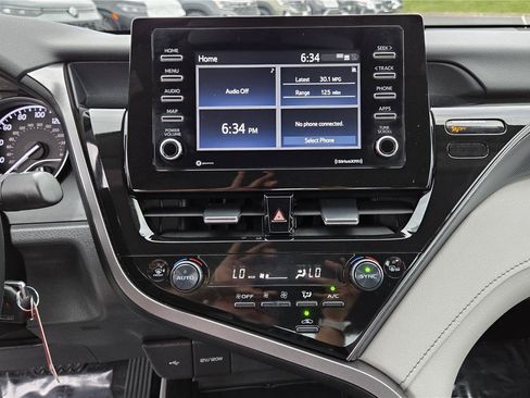 Used 2023 Toyota Camry SE w/ Cold Weather Package AWD/4WD image 21