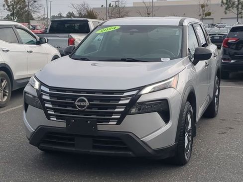 Used 2024 Nissan Rogue S image 10