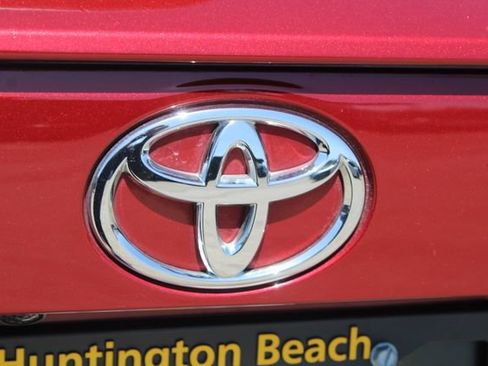 Used 2022 Toyota RAV4 XLE FWD image 8