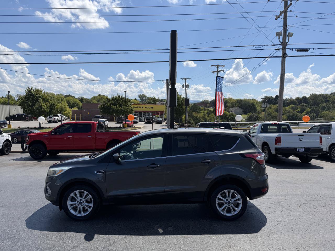 Used 2017 Ford Escape SE FWD image 1