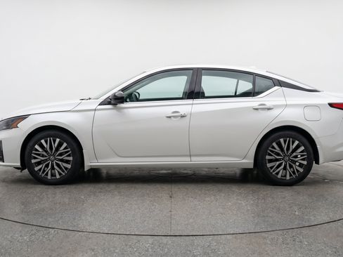 Used 2025 Nissan Altima 2.5 SV FWD image 5