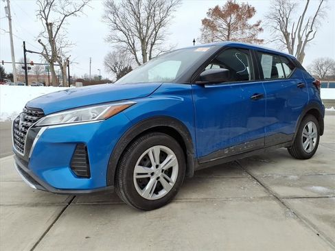 Used 2024 Nissan Kicks S image 3