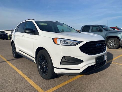 Used 2022 Ford Edge SE w/ Black Appearance Package AWD/4WD image 2