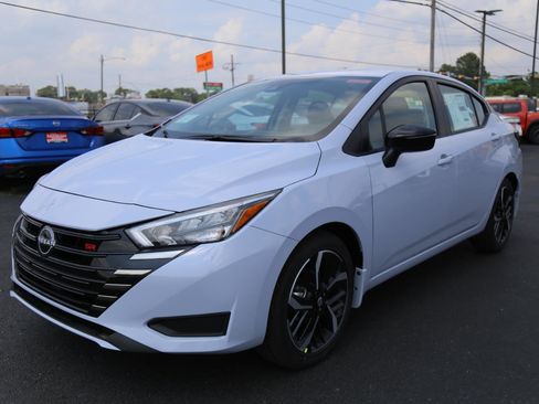New 2025 Nissan Versa SR w/ Trunk Package image 1