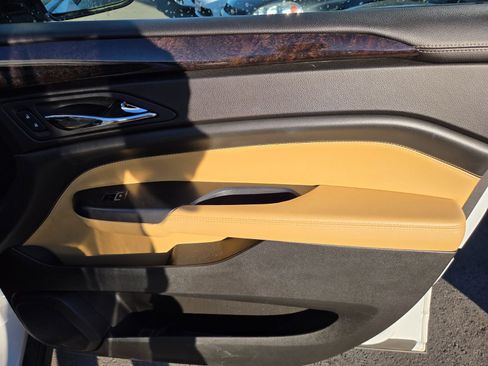 Used 2014 Cadillac SRX Luxury image 14