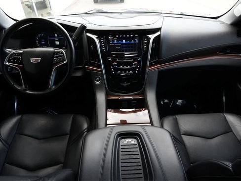 Used 2020 Cadillac Escalade 2WD image 7