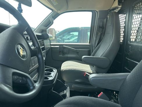 Used 2018 Chevrolet Express 2500 w/ Driver Convenience Package image 16