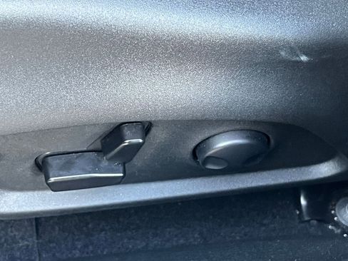 Used 2025 Jeep Compass Limited image 23