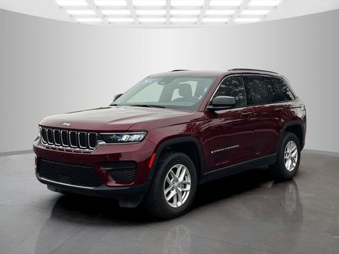 Certified 2024 Jeep Grand Cherokee Laredo X w/ Luxury Tech Group I AWD/4WD image 3