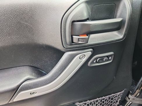 Used 2018 Jeep Wrangler Unlimited Sahara AWD/4WD image 33