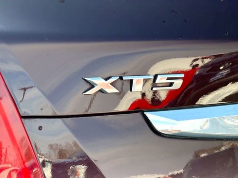 Used 2018 Cadillac XT5 AWD image 13