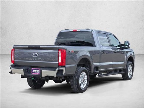 Used 2025 Ford F250 XLT AWD/4WD image 5