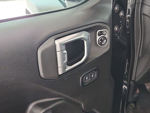 Used 2025 Jeep Wrangler Unlimited Rubicon AWD/4WD image 28