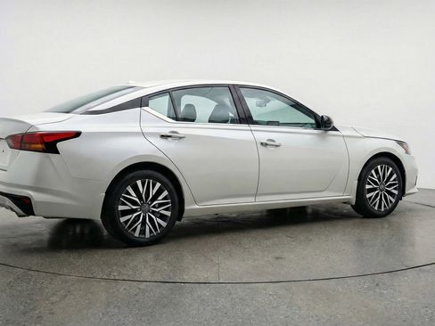 Used 2025 Nissan Altima 2.5 SV FWD image 9