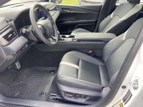 Used 2025 Toyota Camry SE FWD image 17