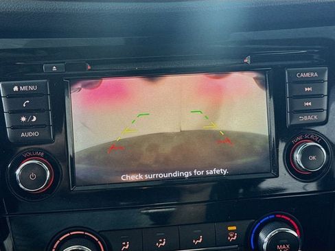 Used 2020 Nissan Rogue Sport S image 12